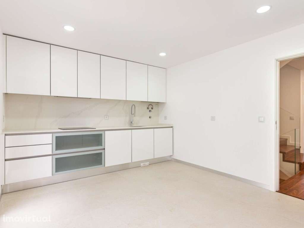 Moradia T3 com jardim inserida na Vila histórica da Areia - Grande imagem: 4/22