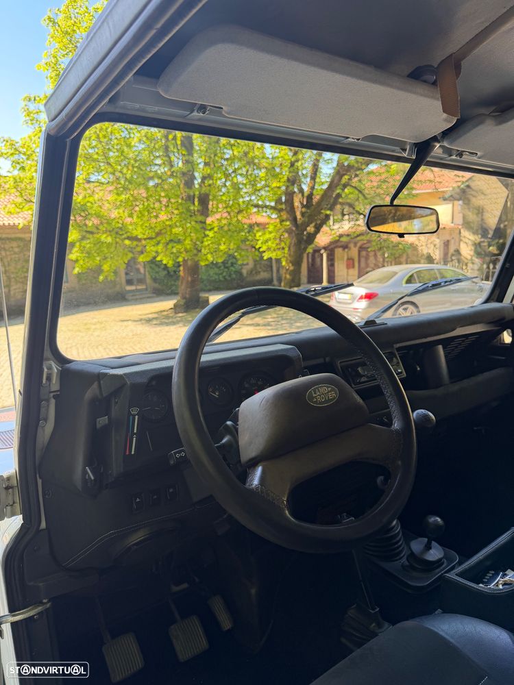 Land Rover Defender 90 2.5 Td5 Soft Top - 12