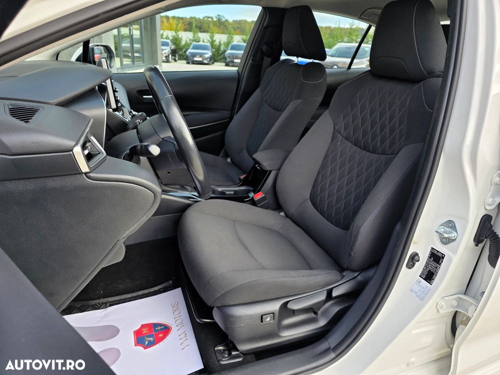 Toyota Corolla Sedan 1.8 HSD Dynamic - 14