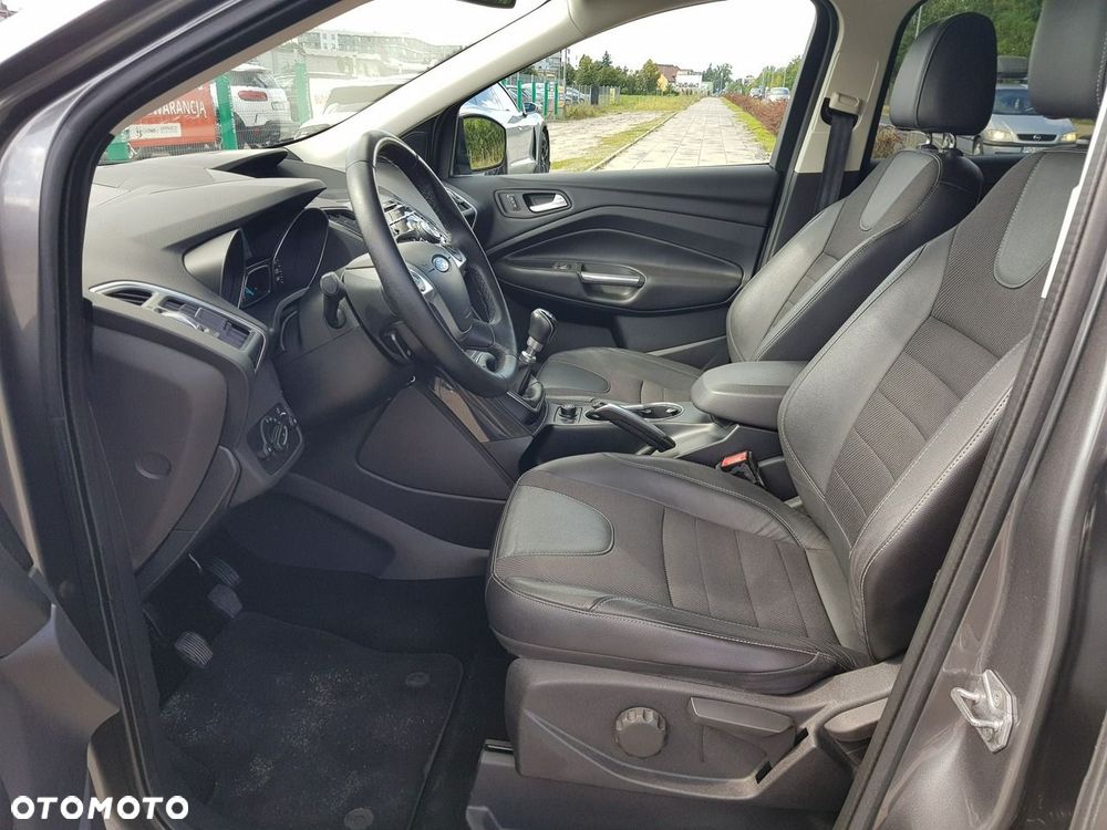 Ford Kuga 1.6 EcoBoost 2x4 Titanium - 9