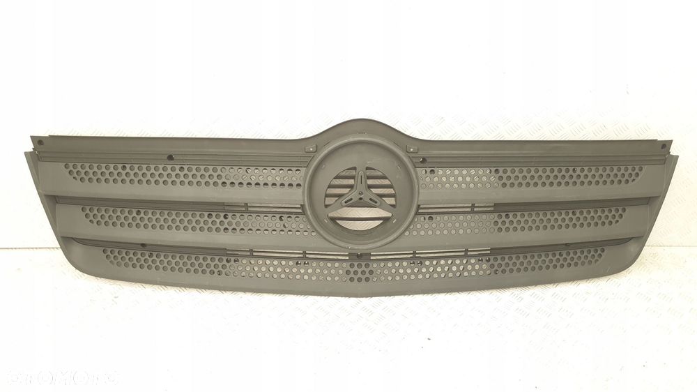 mercedes atego w967 3 2013- grill atrapa - 1