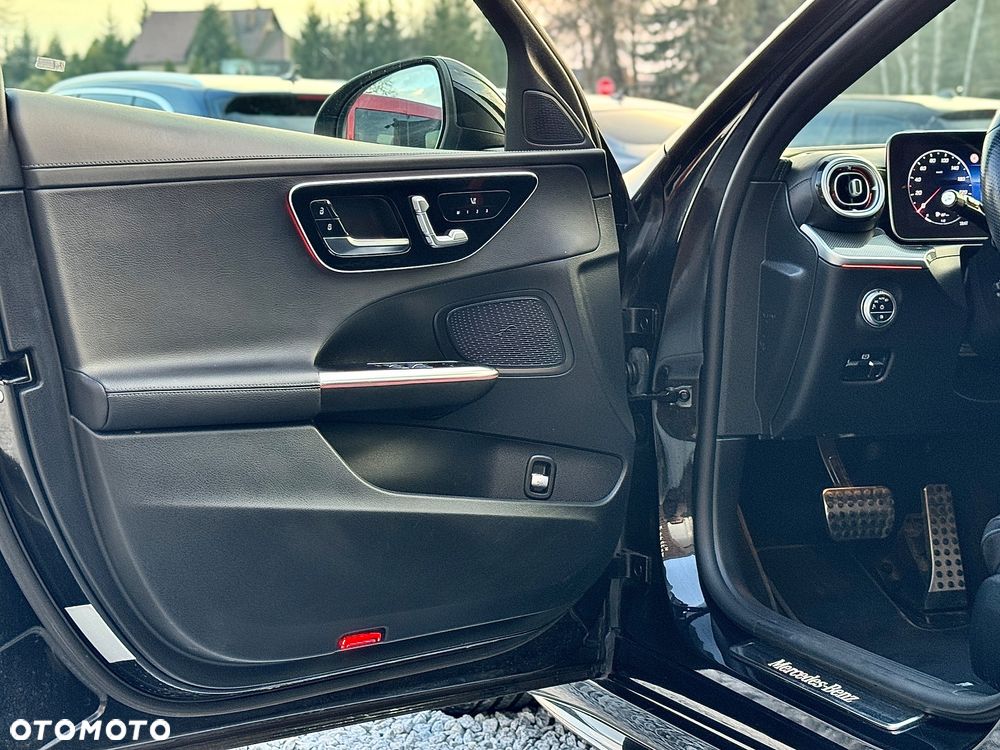 Mercedes-Benz Klasa C 180 9G-TRONIC AMG Line - 35