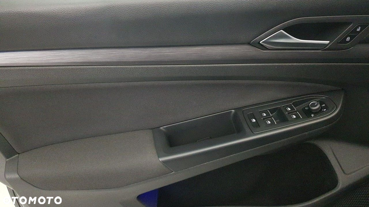 Volkswagen Golf - 23