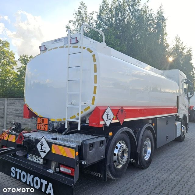 Volvo STOKOTA FH 6X2 - 2