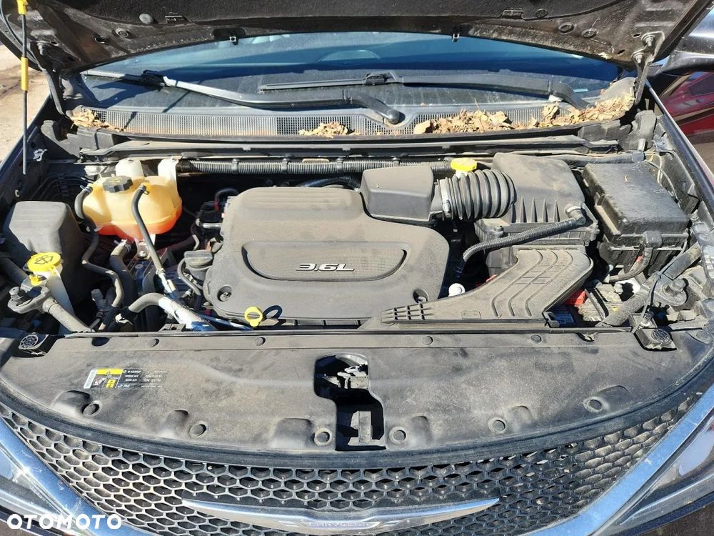 Chrysler Pacifica - 12