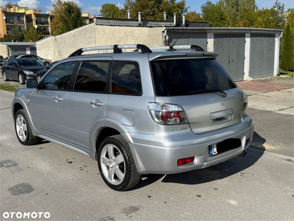 Mitsubishi Outlander - 4