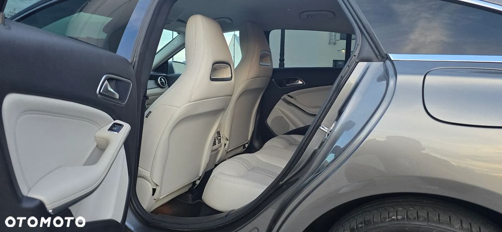 Mercedes-Benz CLA 220 4-Matic - 19
