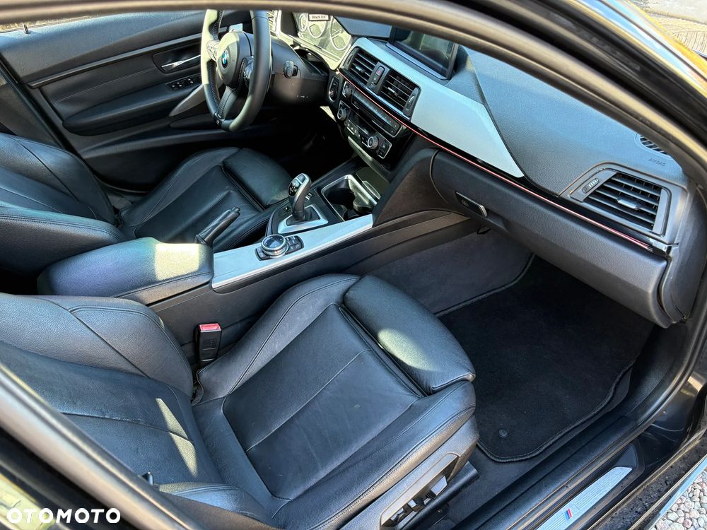 BMW Seria 3 335i Sport-Aut Luxury Line - 30