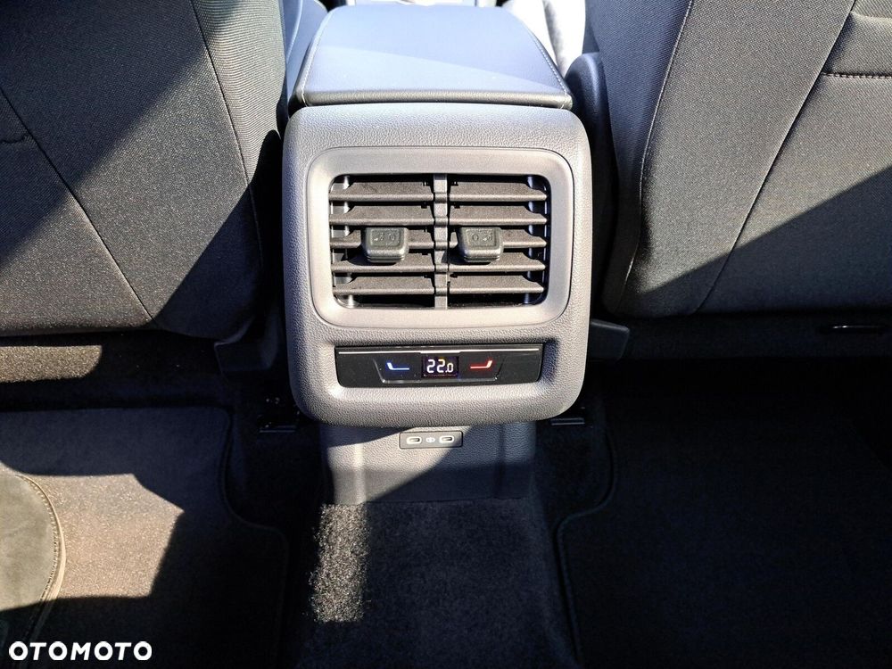 Volkswagen T-Roc 1.5 eTSI Life DSG - 37