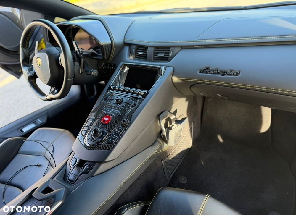 Lamborghini Aventador - 10