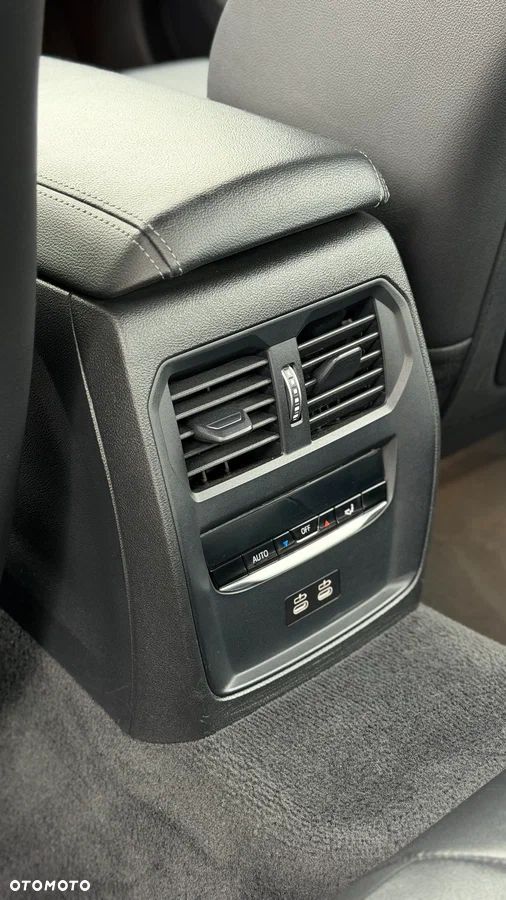 BMW Seria 3 330i xDrive M Sport sport - 19