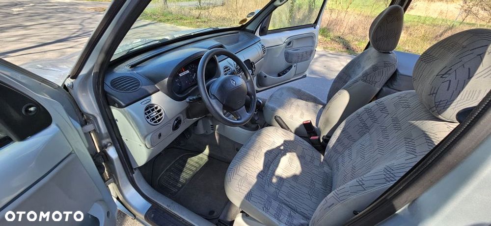Renault Kangoo 1.2 16V 75 Campus - 9
