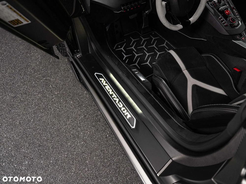Lamborghini Aventador - 18
