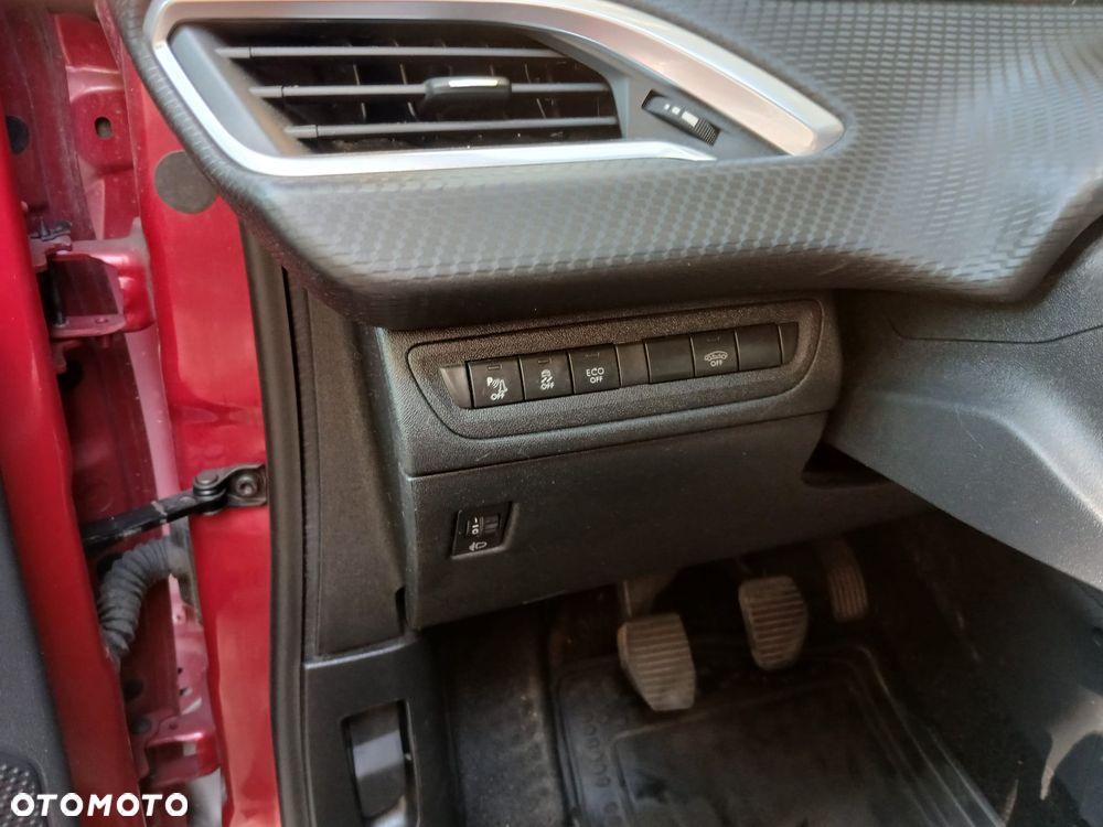 Peugeot 2008 1.2 Pure Tech Allure S&S - 10