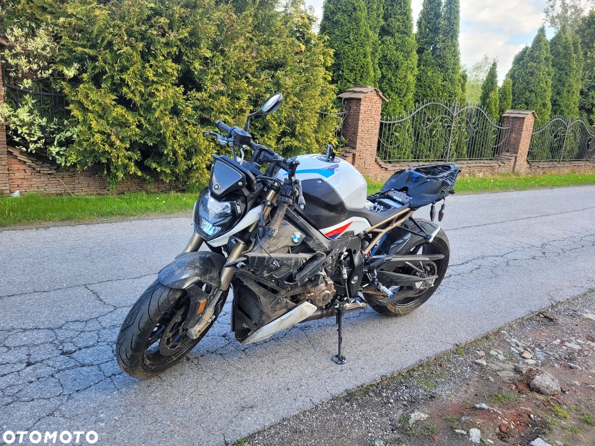 BMW S - 1
