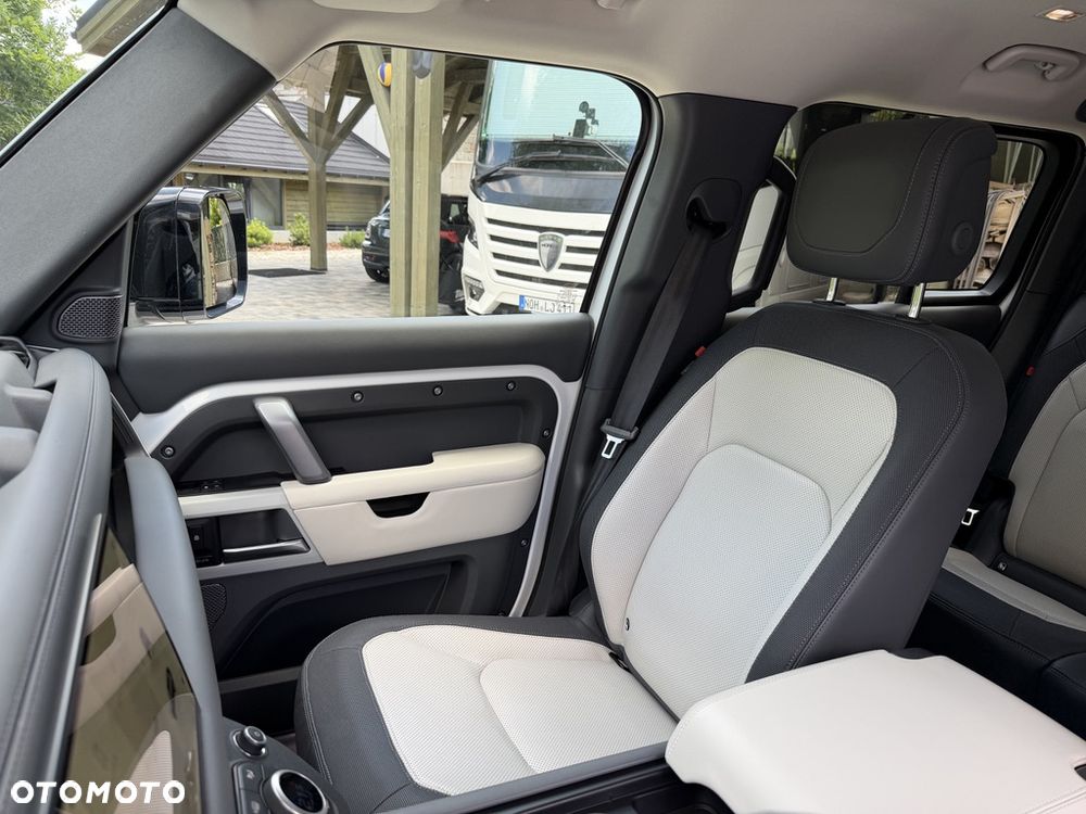 Land Rover Defender 3.0 D300 mHEV X-Dynamic HSE - 21