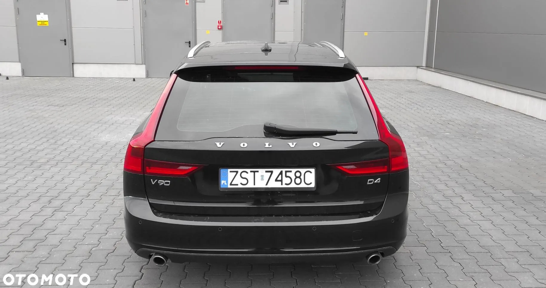 Volvo V90 D4 Momentum - 14