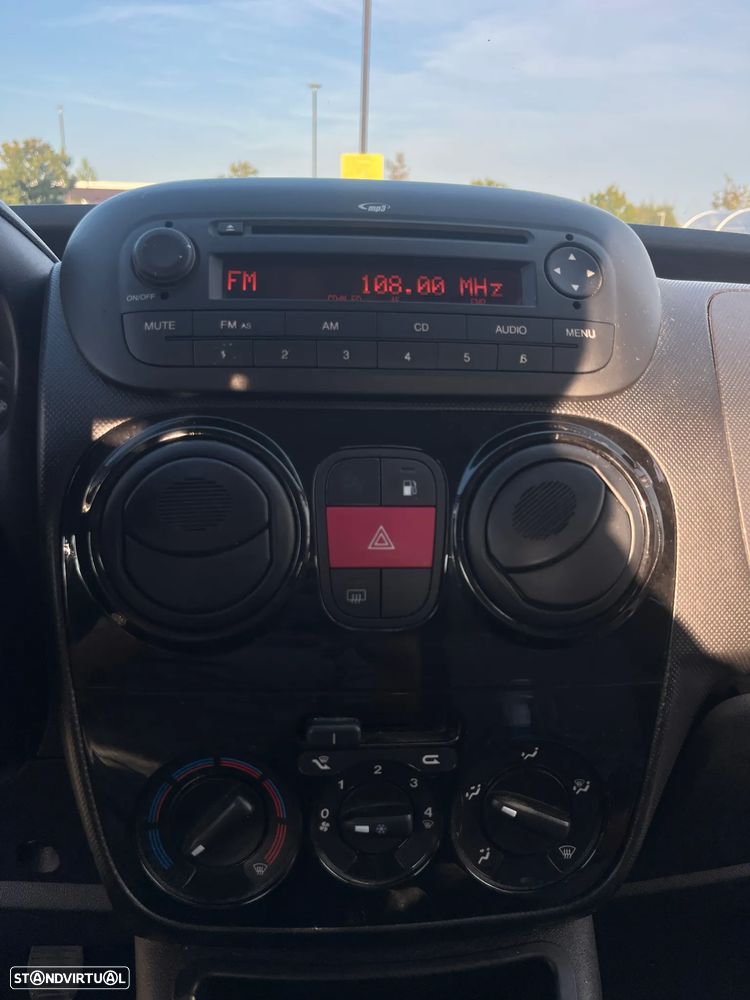 Fiat Qubo 1.4 8V Lounge - 23