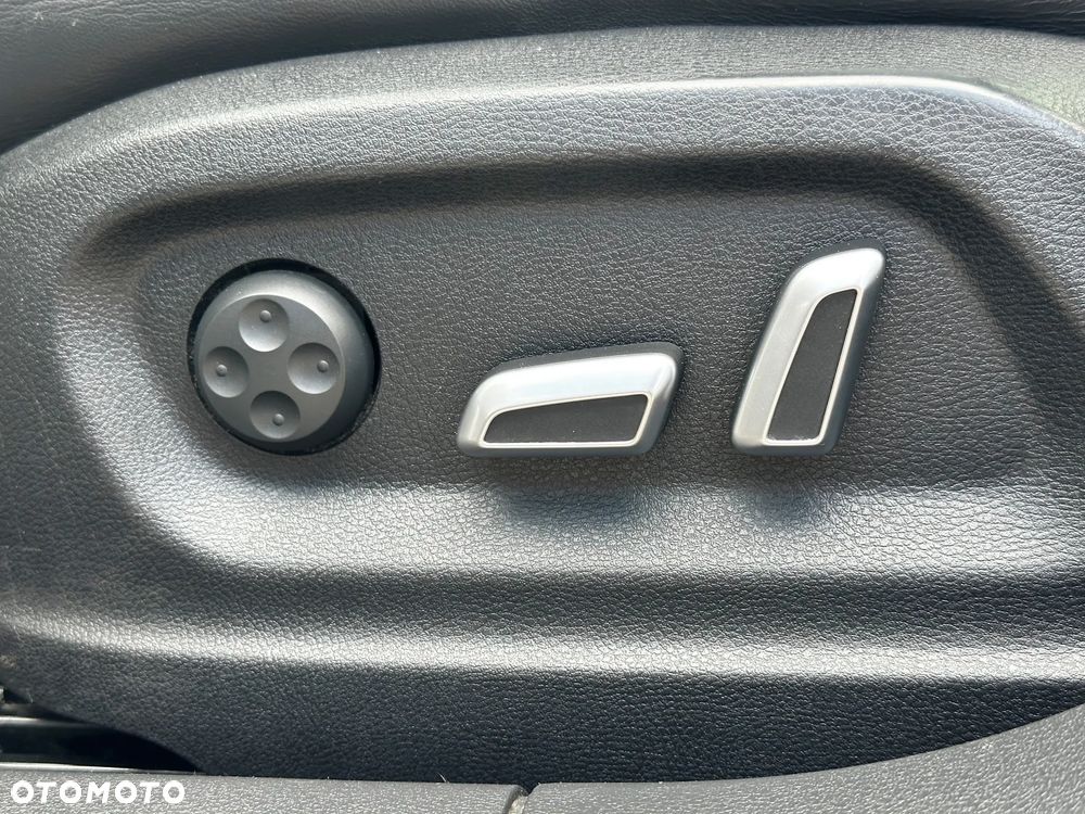 Audi Q3 2.0 TDI Quattro S tronic design - 23