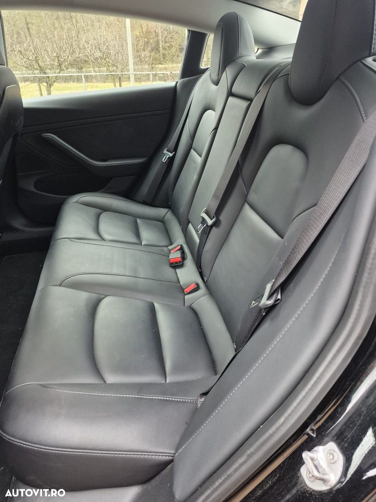 Tesla Model 3 - 3