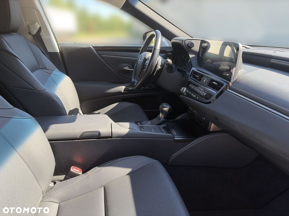 Lexus ES 300h Business Edition - 12