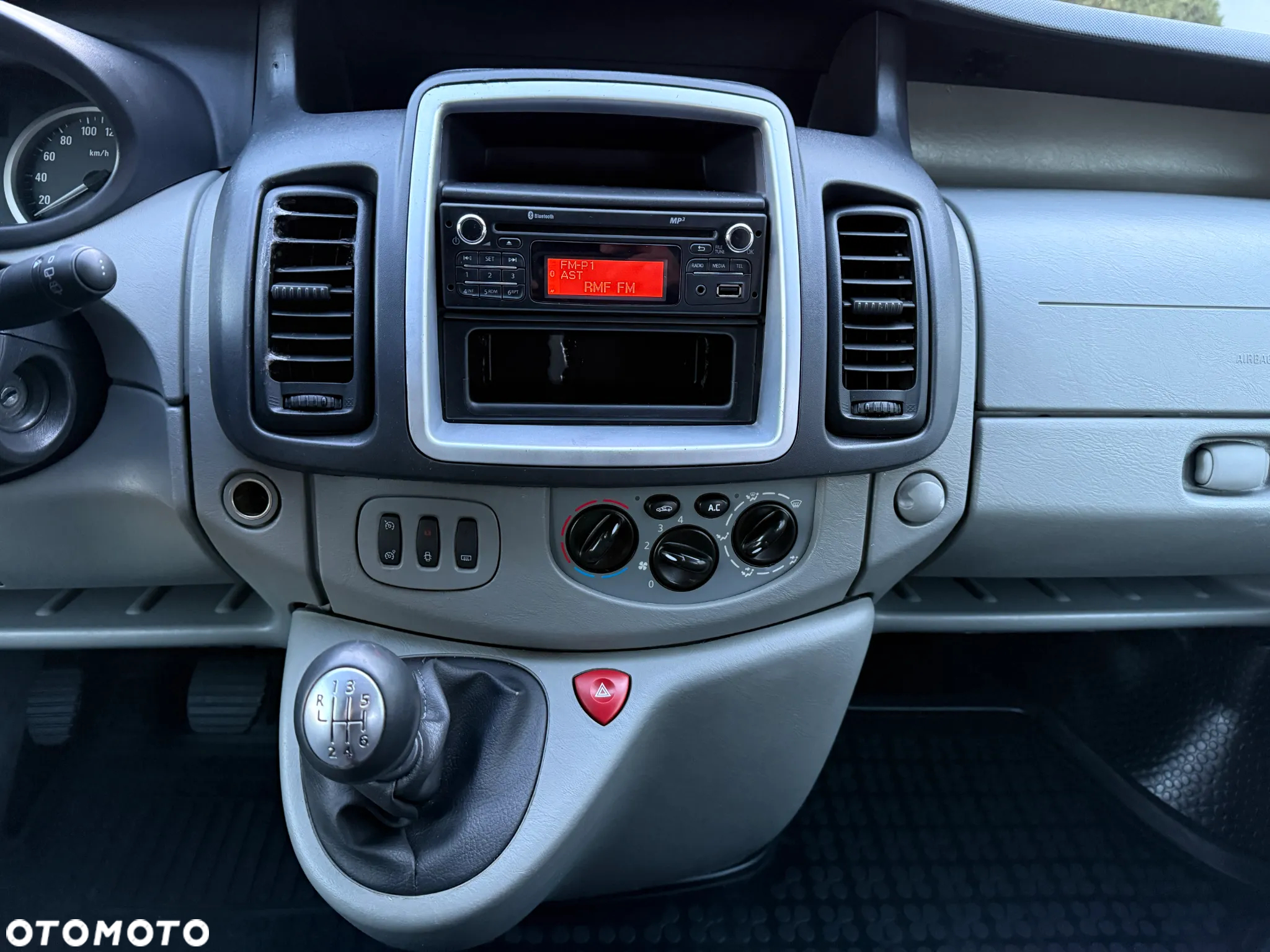 Opel Vivaro - 18