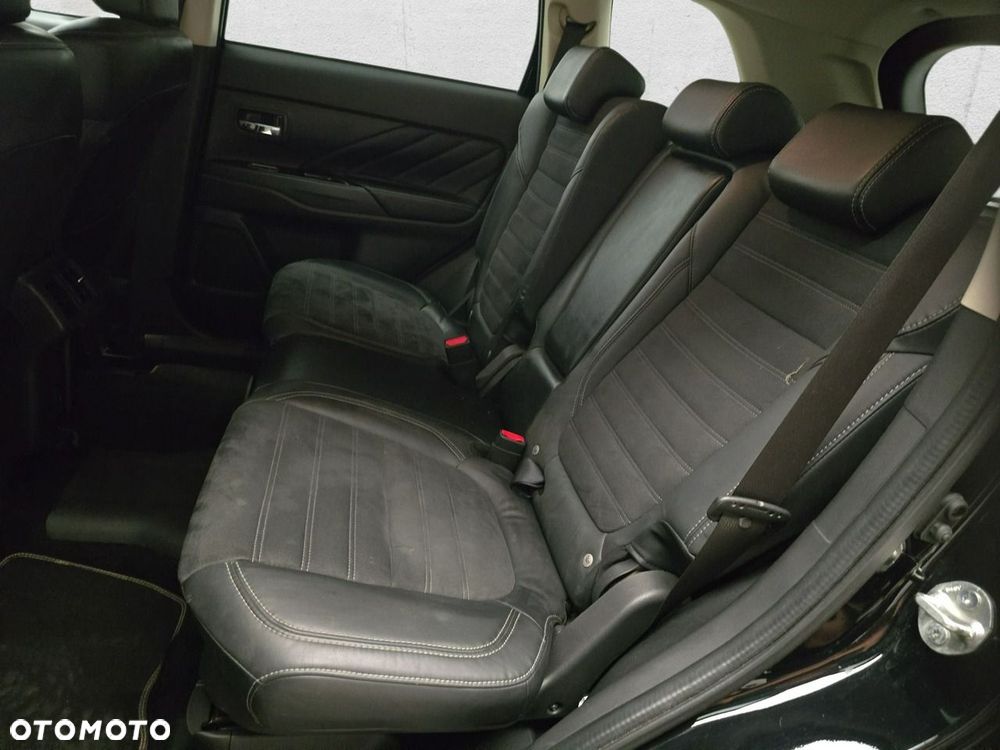 Mitsubishi Outlander - 12