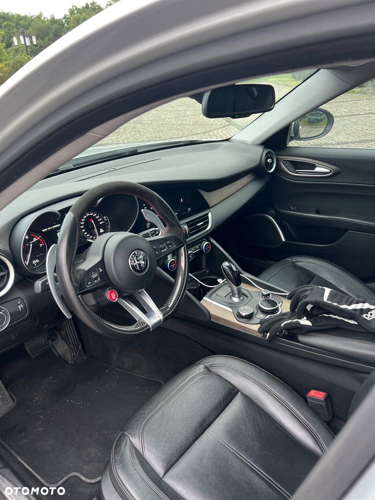 Alfa Romeo Giulia 2.0 Turbo 16V AT8 Veloce Ti - 12