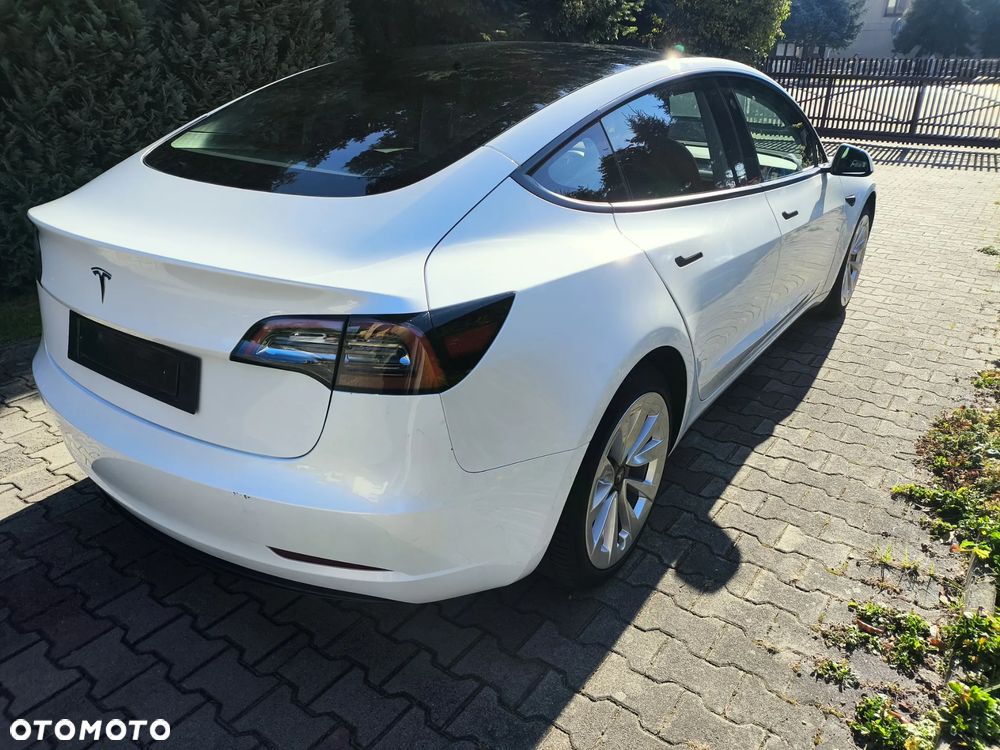 Tesla Model 3 2022 photo 3