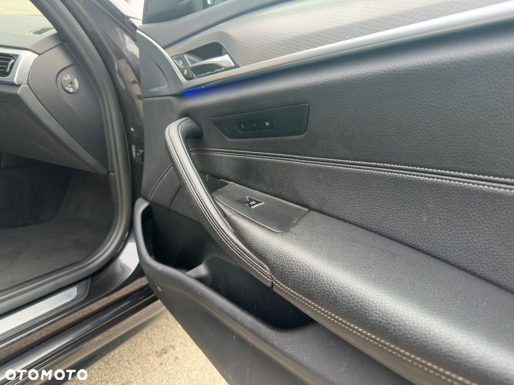 BMW Seria 5 530d xDrive - 11