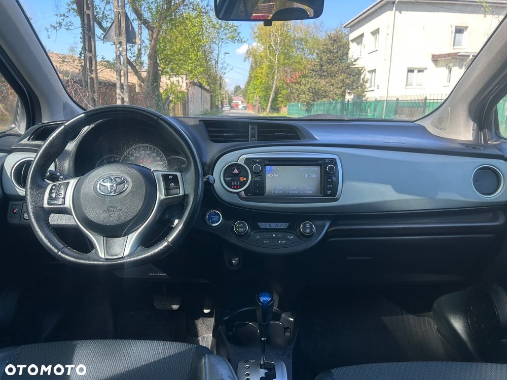 Toyota Yaris Hybrid 100 Premium - 13