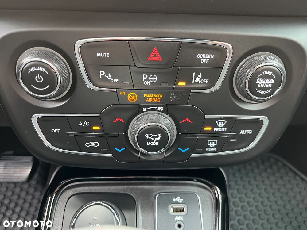 Jeep Compass - 26