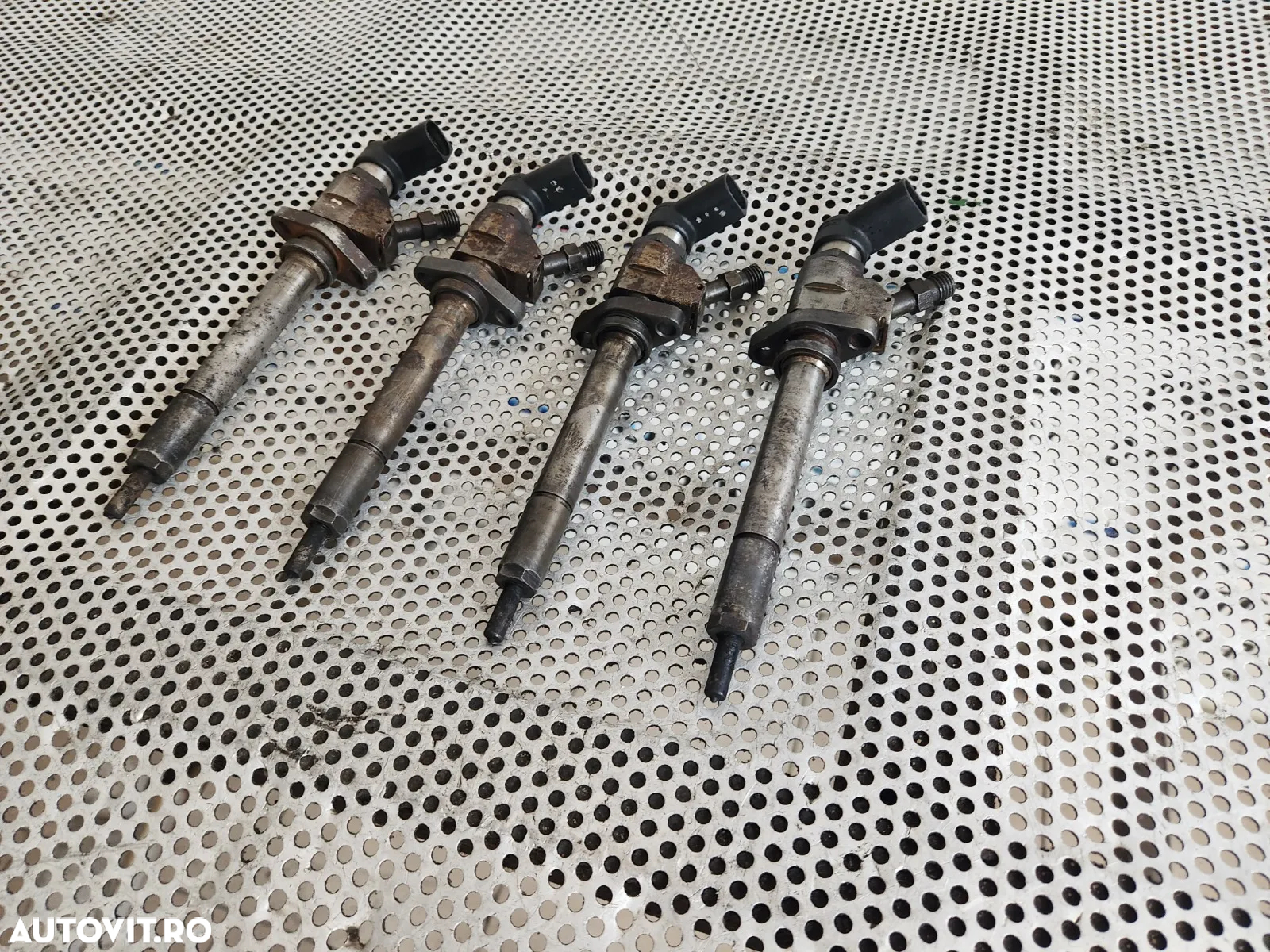 Injectoare Injector Peugeot Ford Citroen 2.0 Hdi Tdci 407 307 Kuga Focus C4 C5 Mondeo C Max- Dezmem - 2