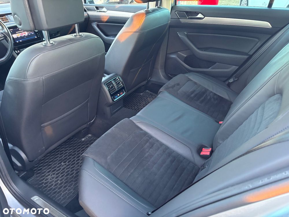 Volkswagen Passat - 12
