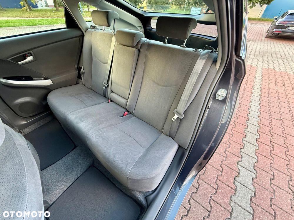 Toyota Prius (Hybrid) Life - 18