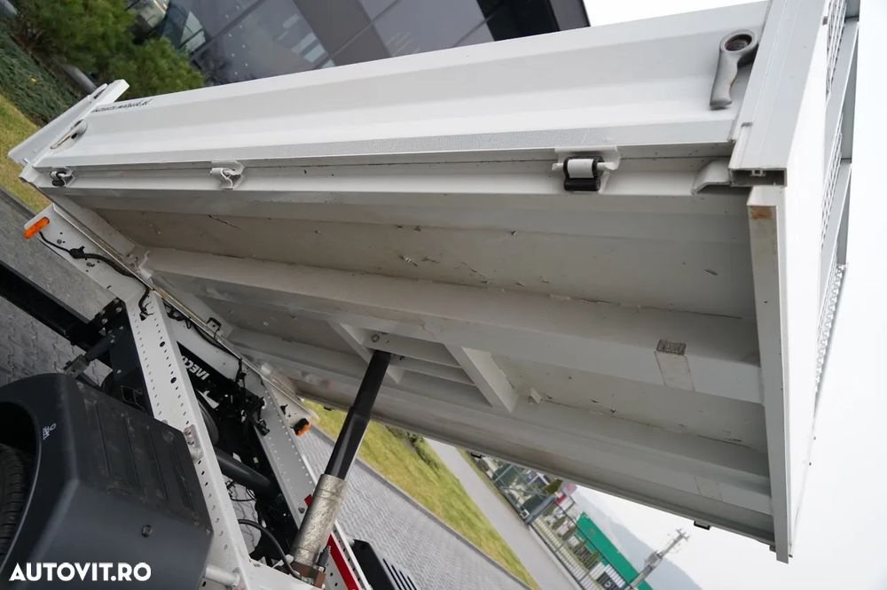 Iveco DAILY 35-160 / BASCULATOR / CU DOUA PERSOANE - 6 LOCURI / DOUĂ PERSOANE / MANUAL / 2023 / IMPORTAT - 8