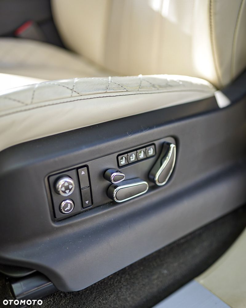 Bentley Bentayga W12 Mulliner - 30