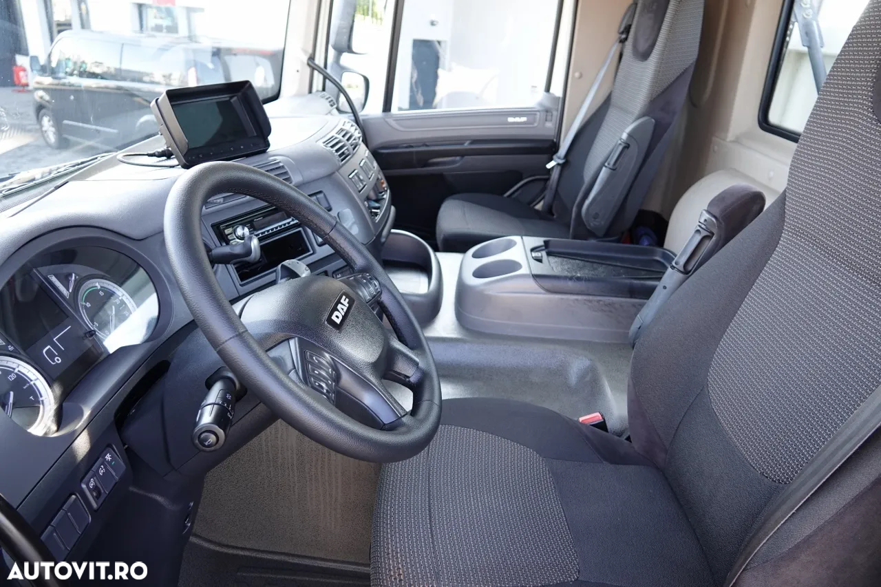 DAF CF 370 / 6x2 / PANEL - cutie: 6,4 m / + HDS PALFINGER PK 18002 - max. 6.000 kg / PILOT / EURO 6 / AXĂ RIDICATĂ - 28