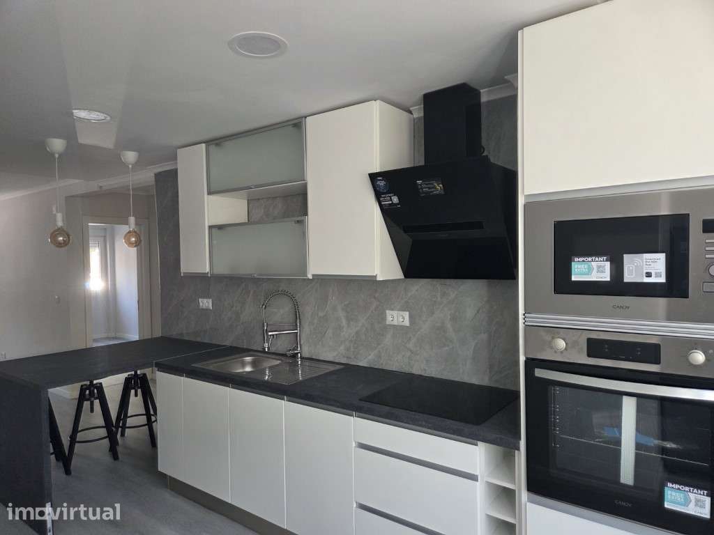 Apartamento T2 renovado em Benfica - Grande imagem: 4/27