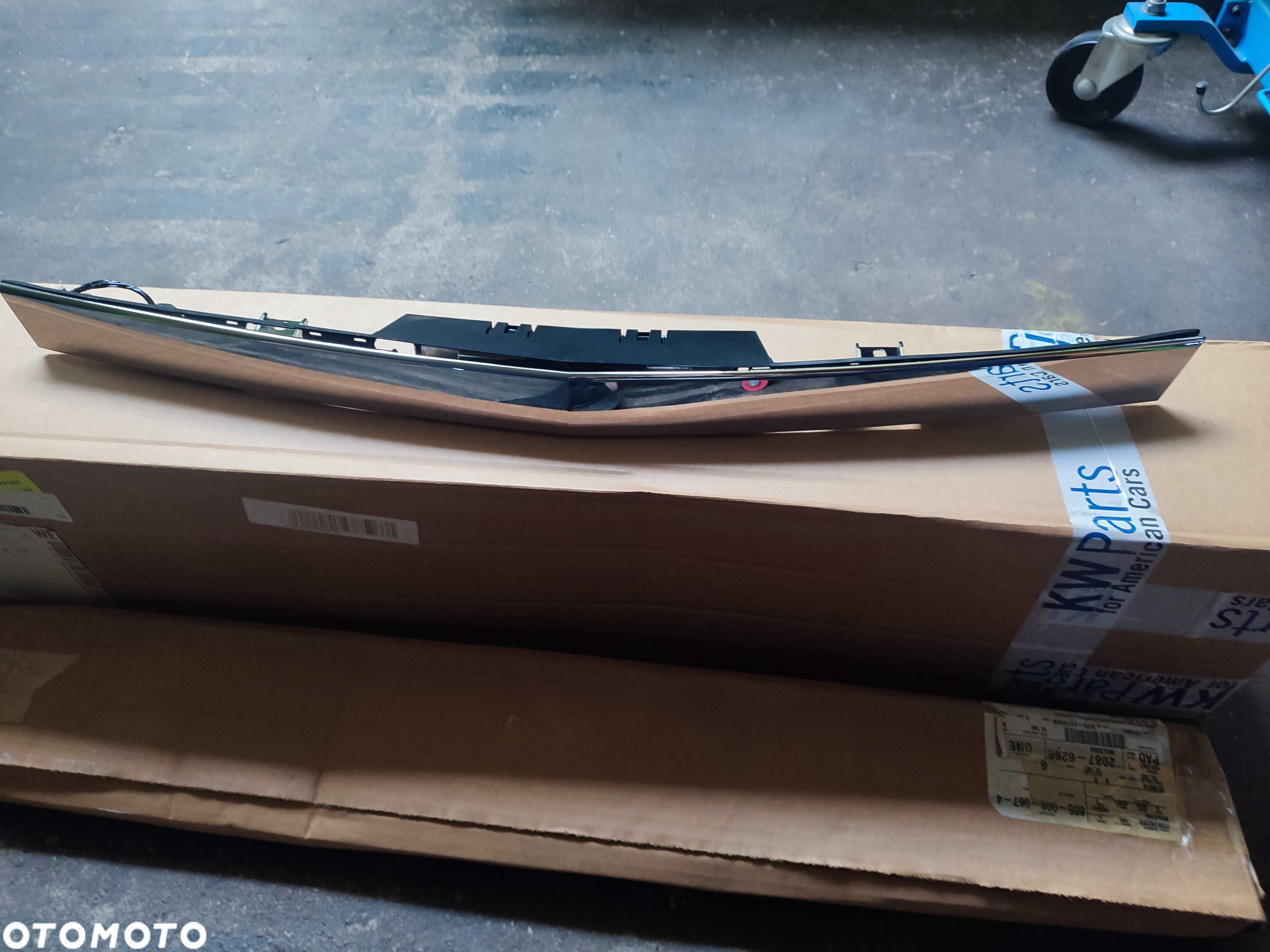 Cadillac CTS 2008-14 listwa chromowana tylnej klapy - 1