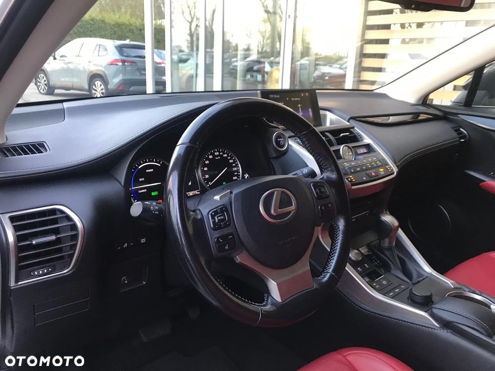 Lexus NX 300h Elite AWD - 32