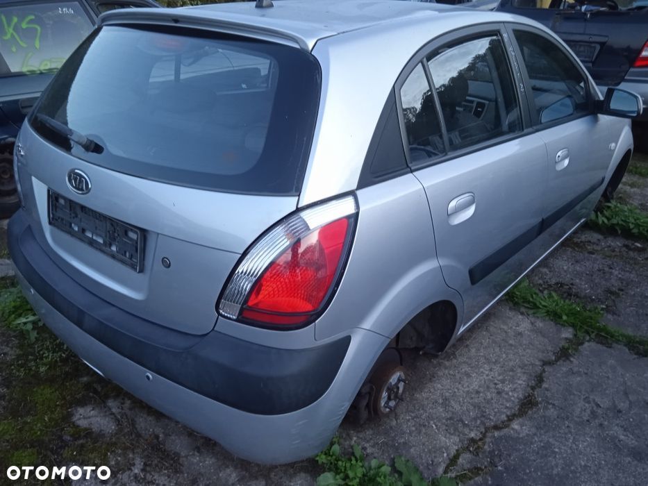 Na części Kia Rio II Silnik Skrzynia Maska Zderzak Drzwi Klapa Szyba - 3
