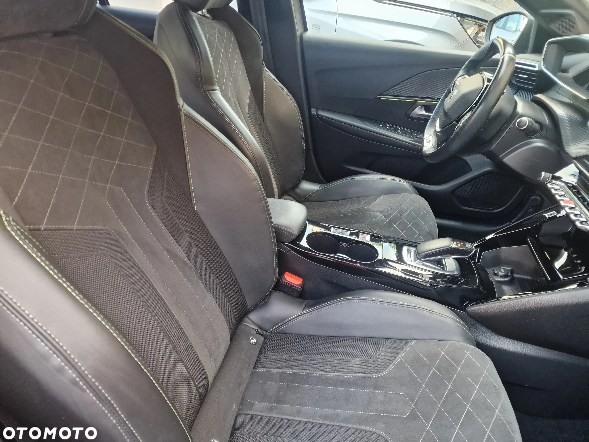 Peugeot 208 e-208 GT - 18