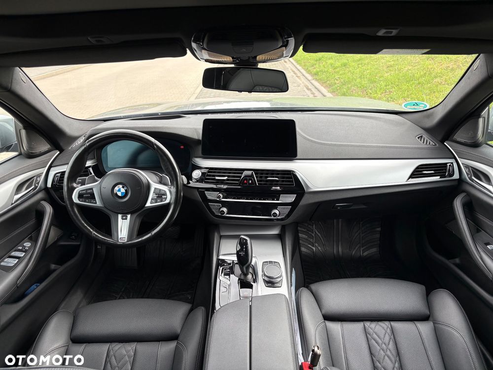 BMW Seria 5 520d xDrive - 24