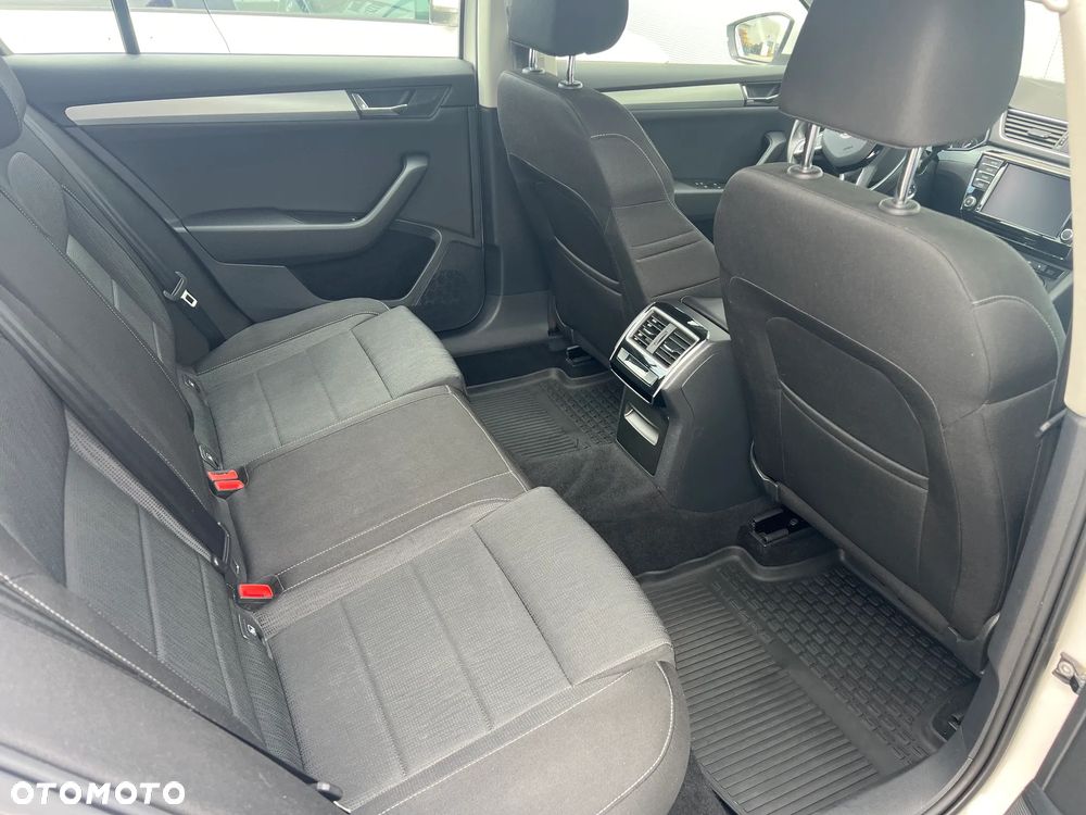 Skoda Superb 2.0 TDI Ambition DSG - 8