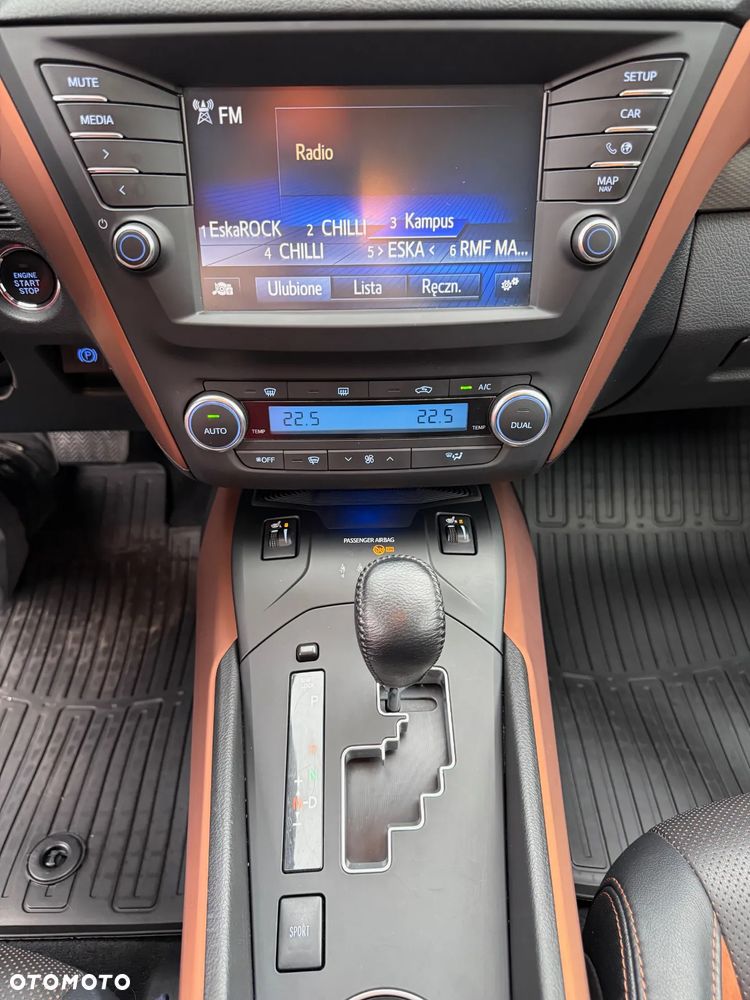 Toyota Avensis 2.0 Multidrive S Executive - 21