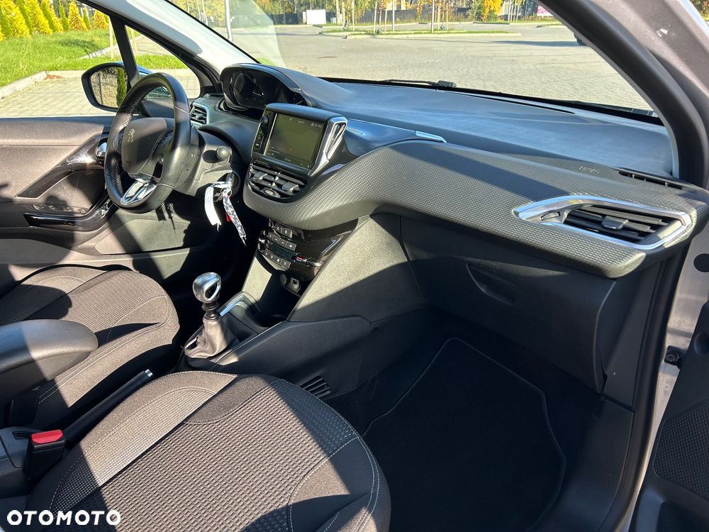 Peugeot 208 PureTech 110 Stop & Start Allure - 11