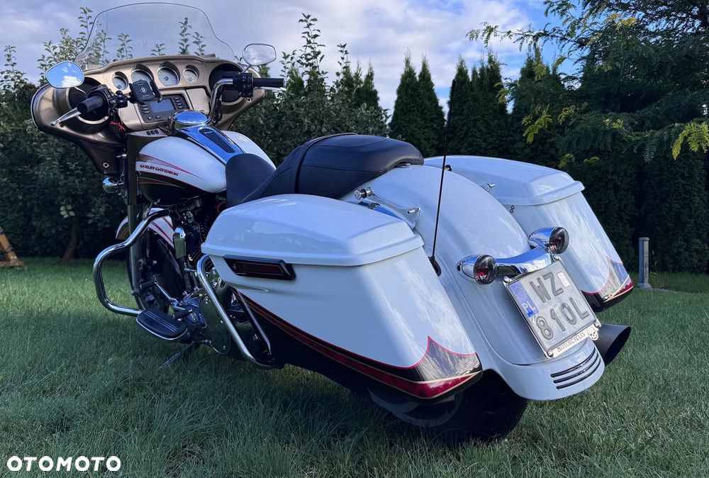 Harley-Davidson Touring Street Glide - 2