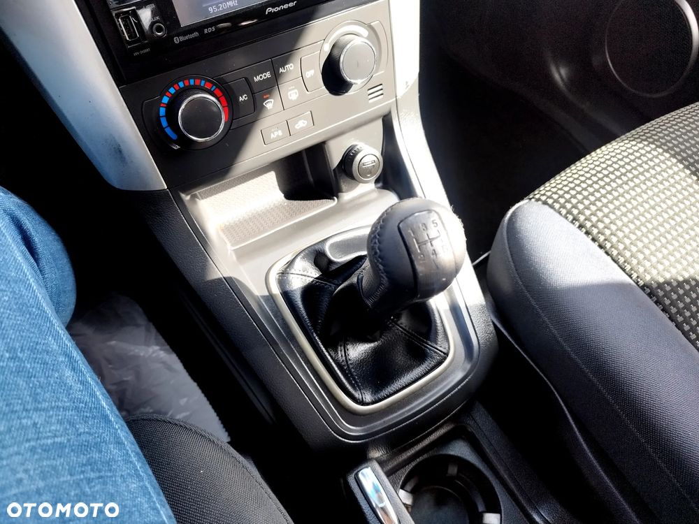 Chevrolet Captiva 2.4 LS 5os - 34