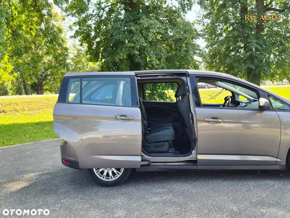 Ford Grand C-MAX - 11